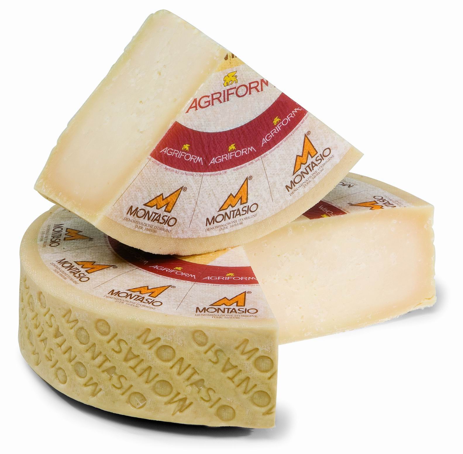 Сколько стоит дешевый сыр. Сыр Монтазио. Сыр козий Caprino. Сыр твердый. Сыр итальянский твердый.